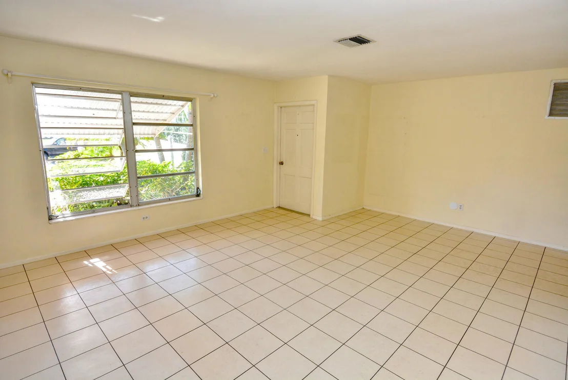 Photo of 2359 NW Sunset Boulevard