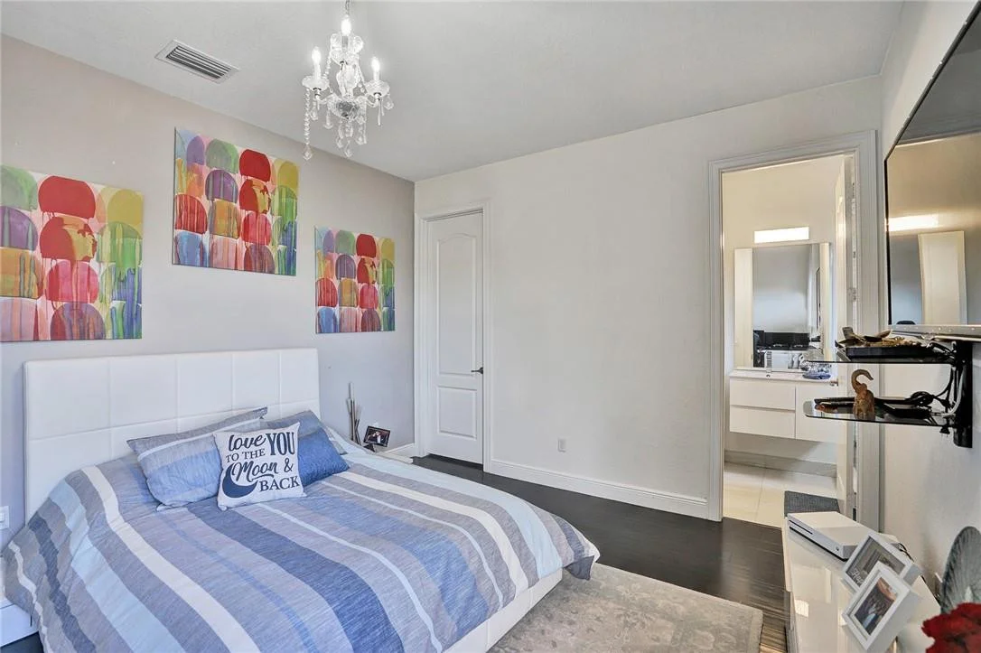 Photo of 8760 Lakeview Drive