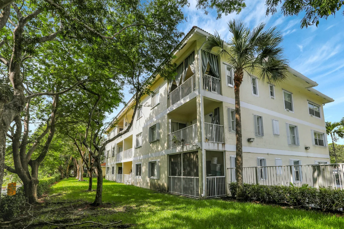 Photo of Unit 301 at 2901 Riverside Drive