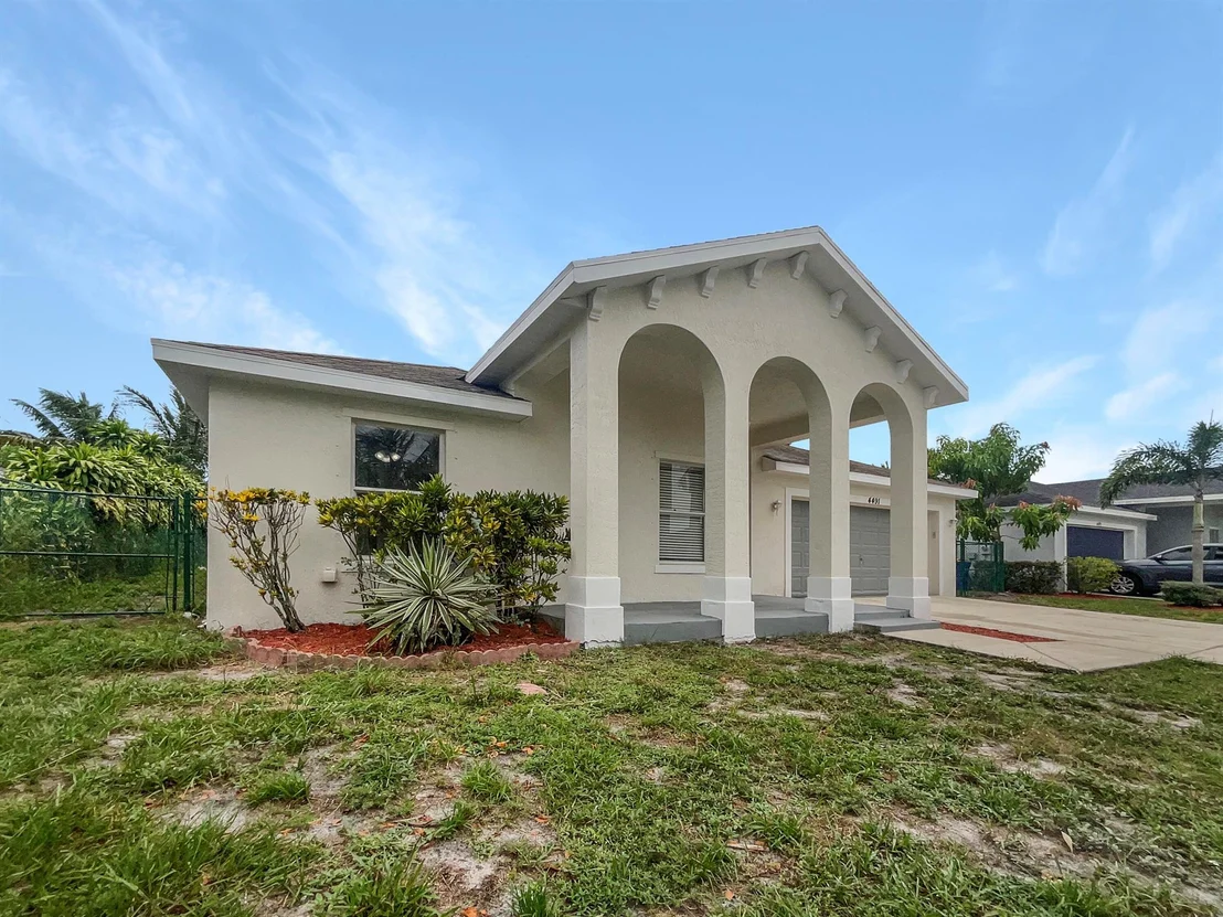 Photo of 4491 SE Murray Cove Circle