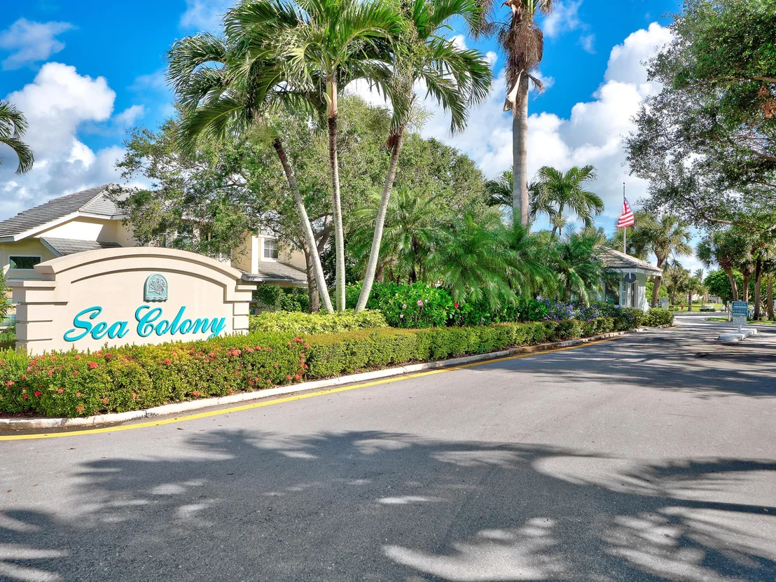 Photo of 607 Mainsail Circle