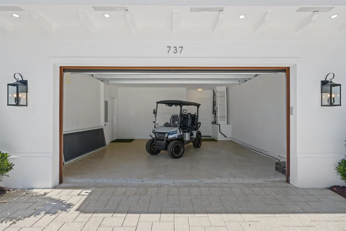 Photo of 737 Nighthawk Way