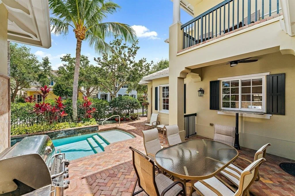 Photo of 231 W Bay Cedar Circle