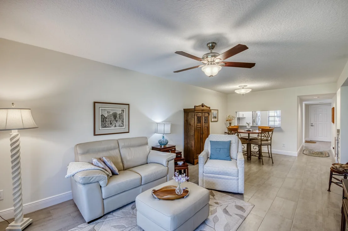 Photo of Unit E at 901 Pinecrest Circle