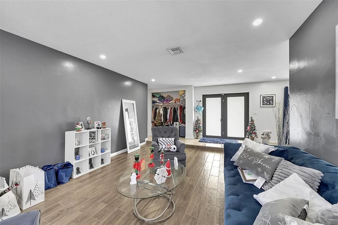 Photo of 300 W Kathy Lane