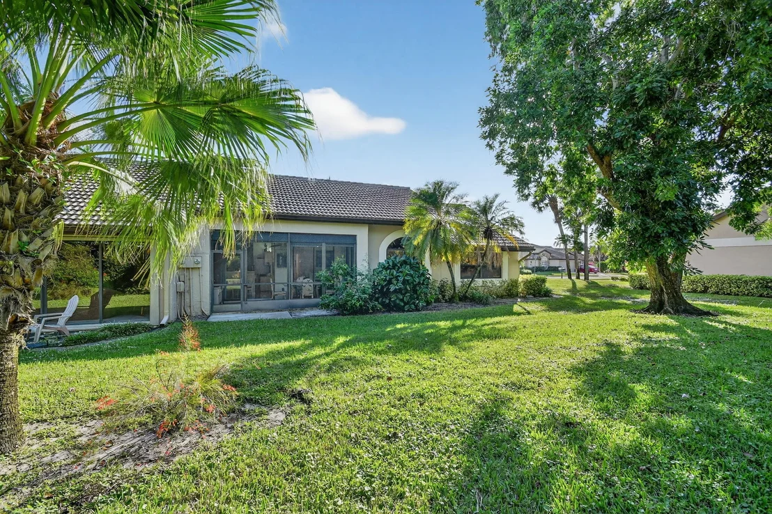 Photo of 7147 Le Chalet Boulevard
