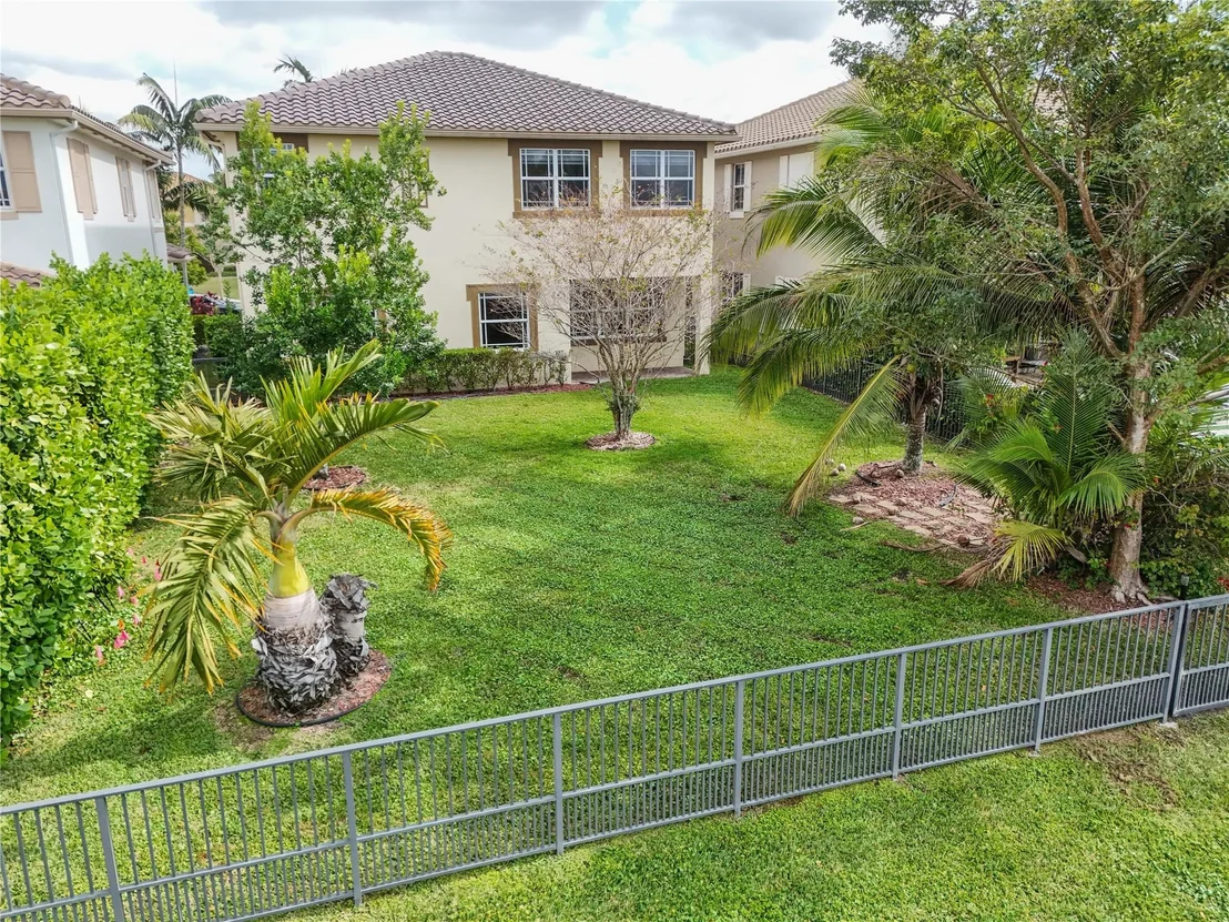 Photo of 8561 Lakeside Drive