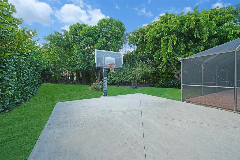 Photo of 4085 Georges Way