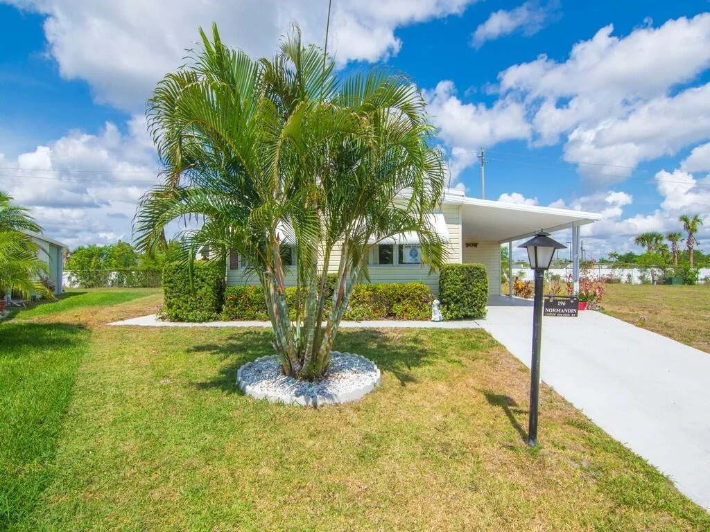 Photo of 196 NE Emerald Drive