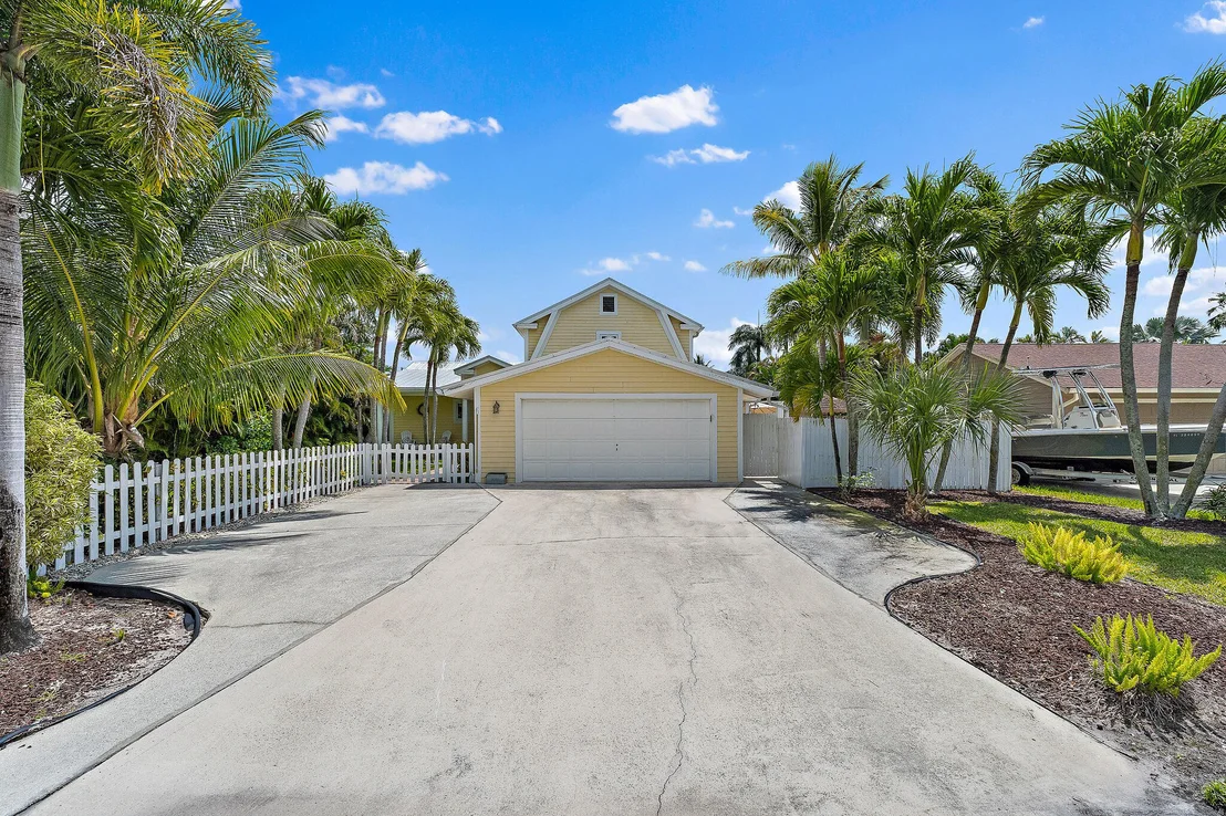 Photo of 715 Warren Drive