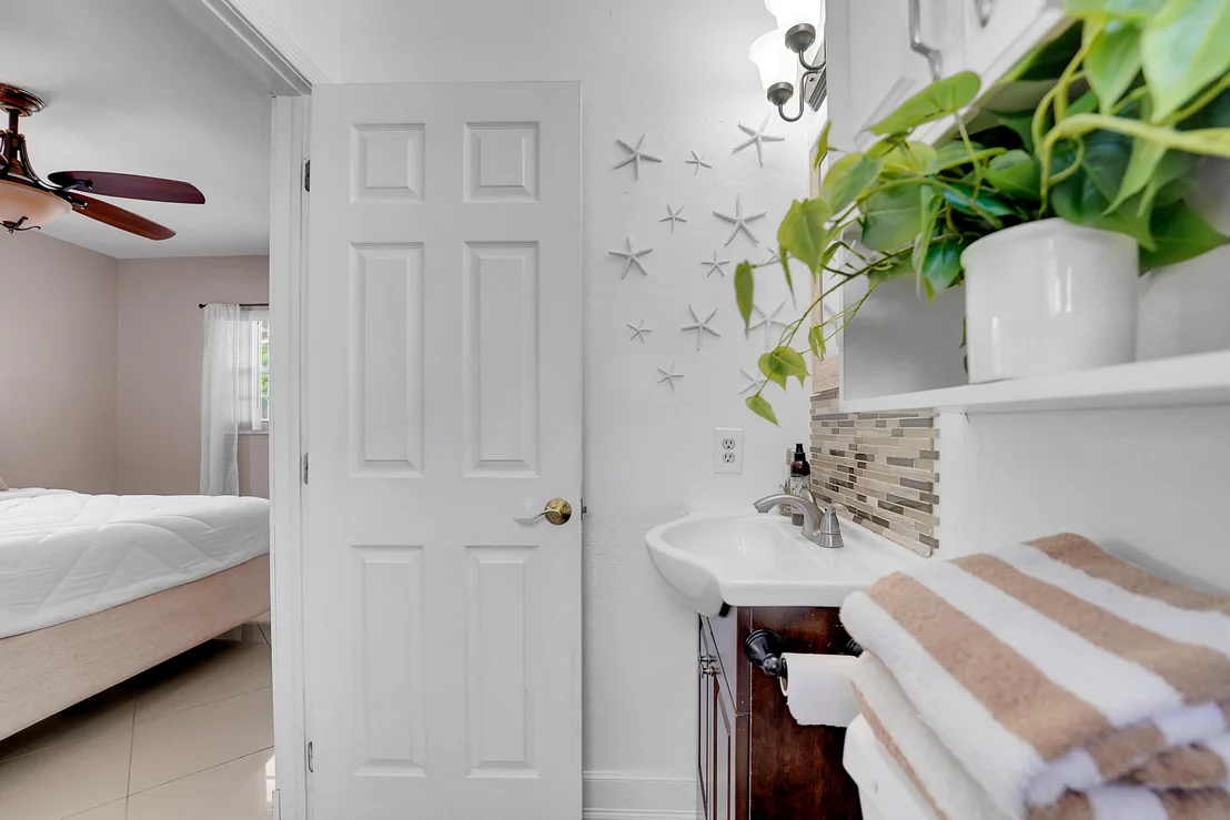Photo of 555 NW 50TH Place