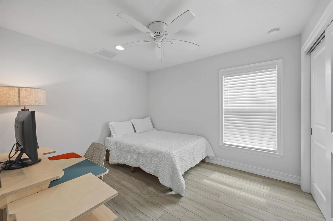 Photo of 17574 Cinquez Park Road E