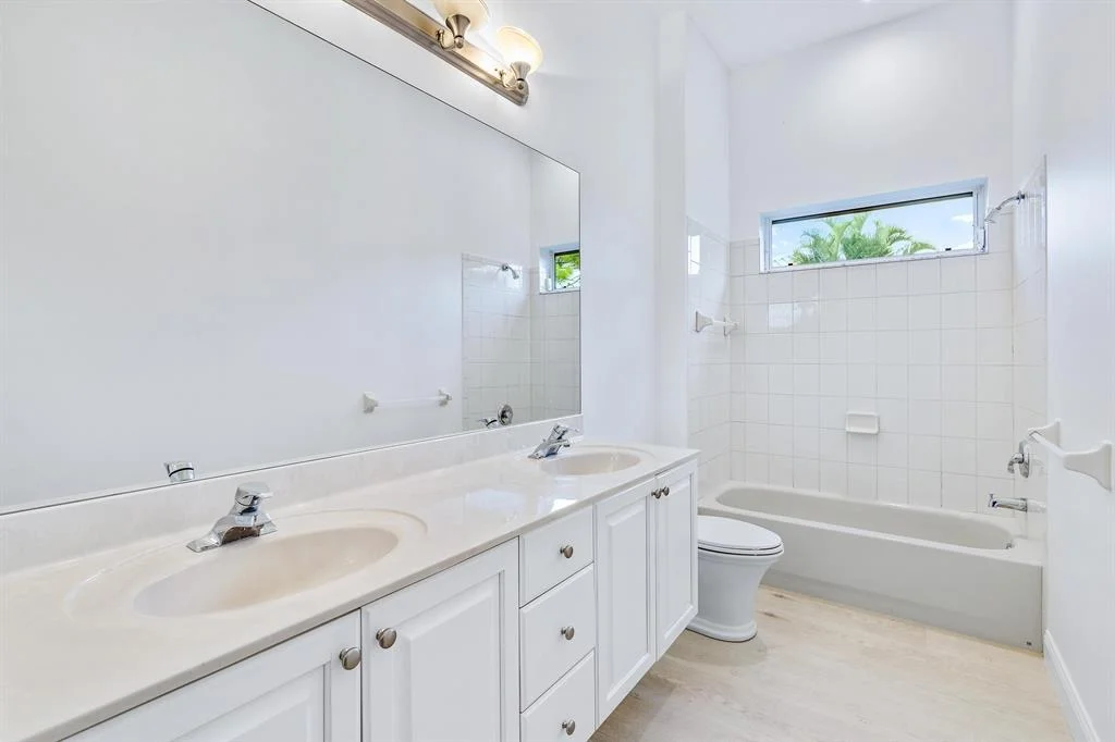 Photo of 18585 Lakeside Gardens Drive