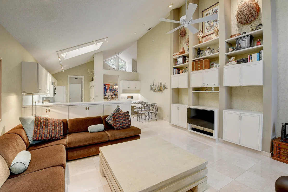 Photo of 7544 Rexford Road