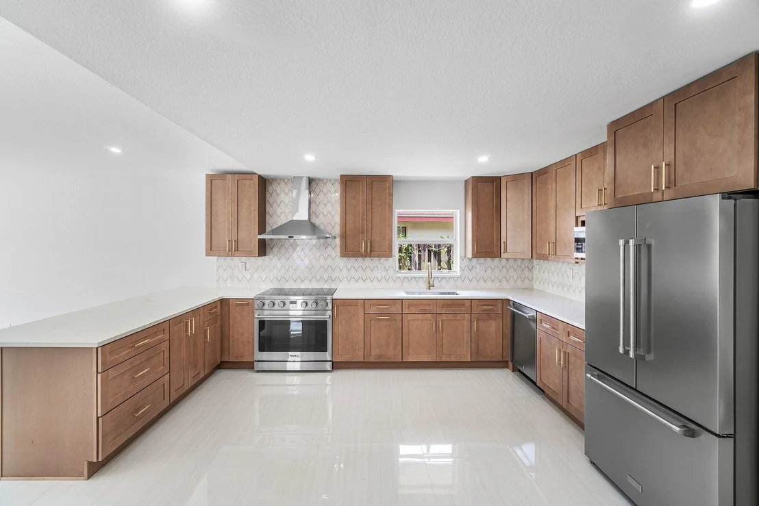 Photo of 4879 LINCOLN Road