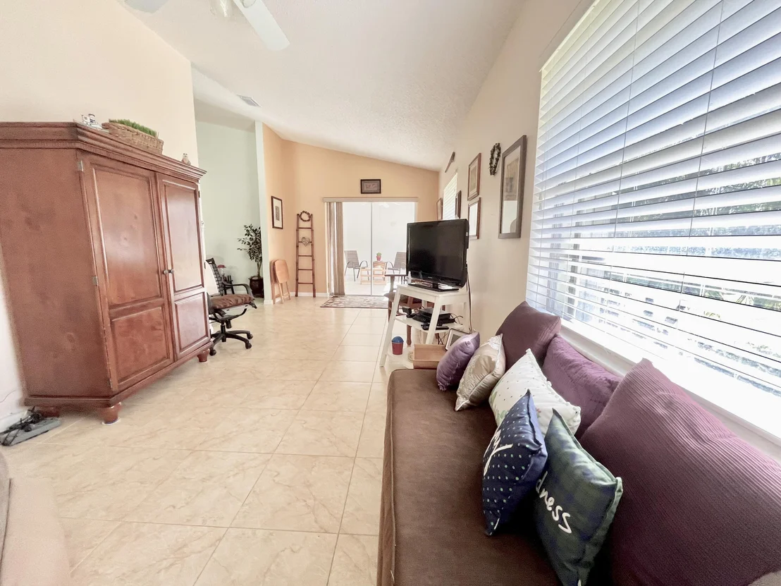 Photo of 3262 Anthony Circle N