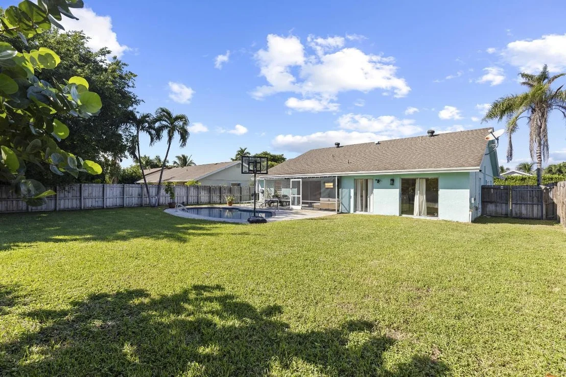 Photo of 836 NW 9th Way