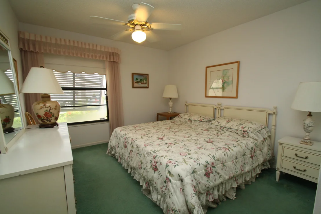 Photo of Unit F at 2 Ridgepointe Drive