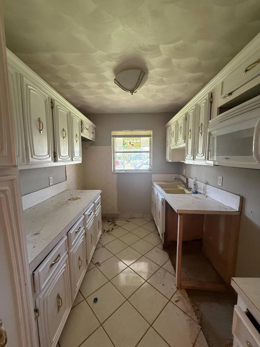 Photo of Unit B at 1052 North Drive