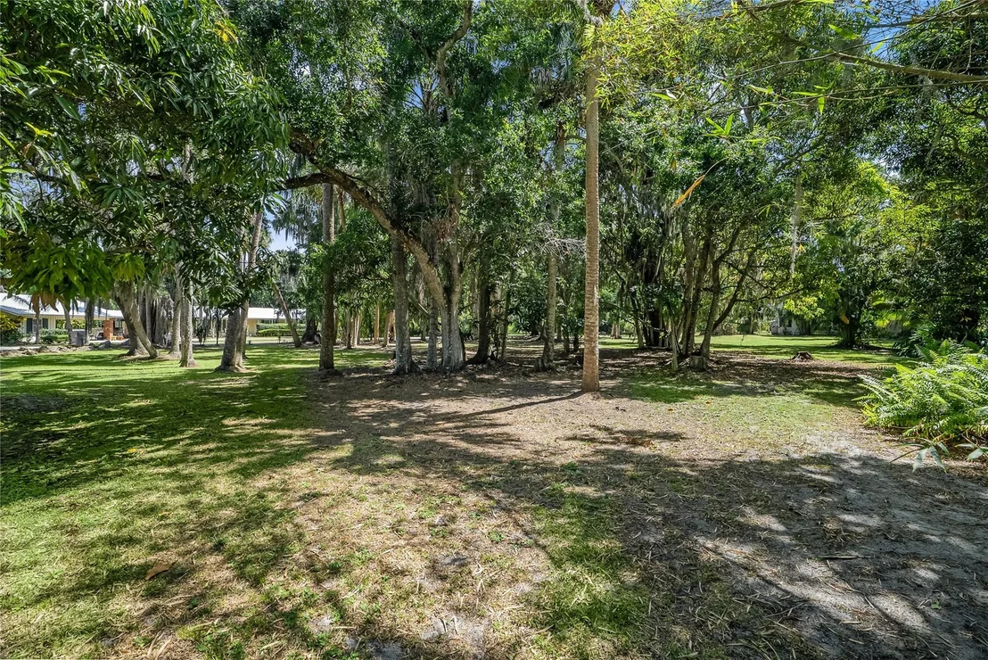 Photo of 4935 11th Lane