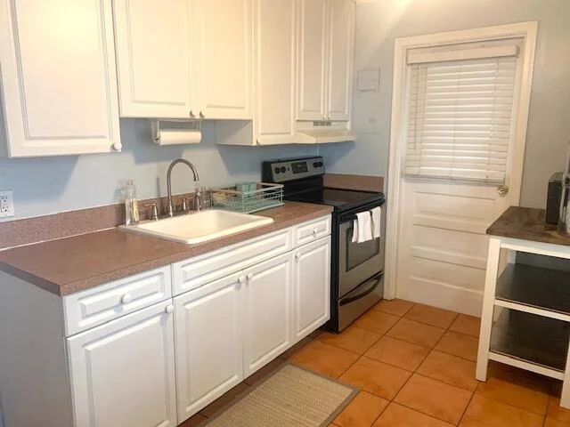Photo of 930 Avon Road