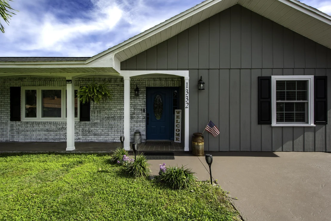 Photo of 1332 N Oak Ridge Drive