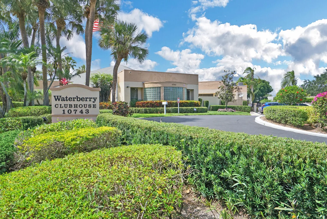 Photo of 10930 Lake Front Place
