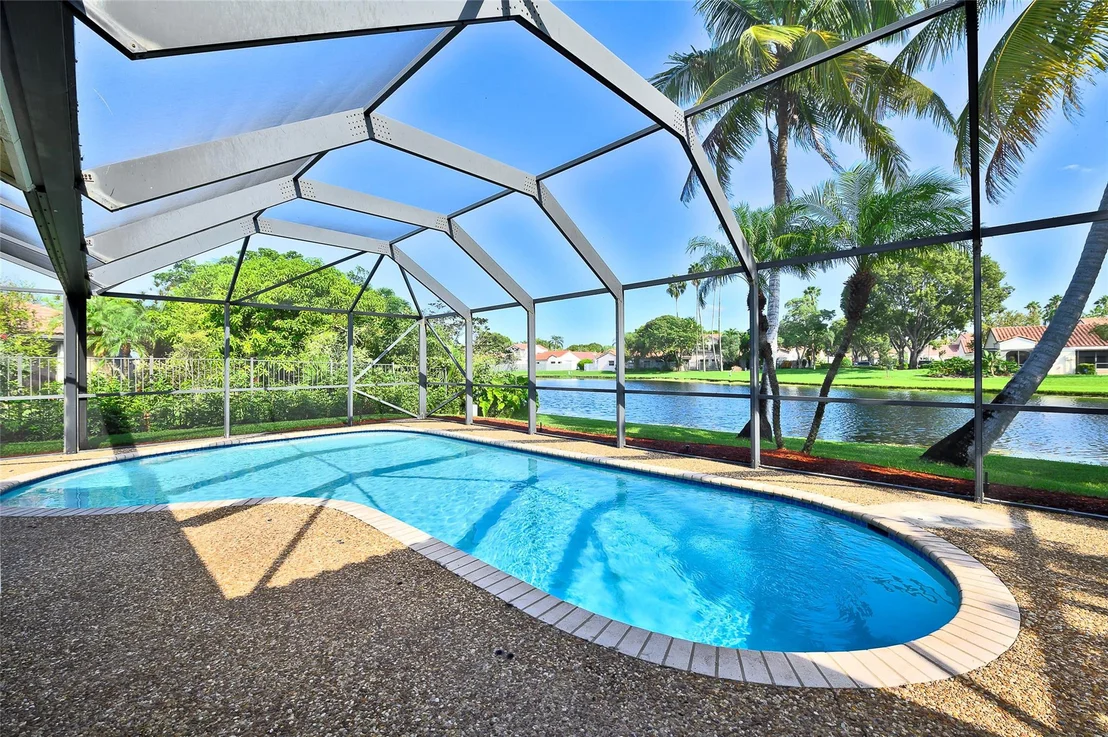 Photo of 1615 Lakeshore Circle