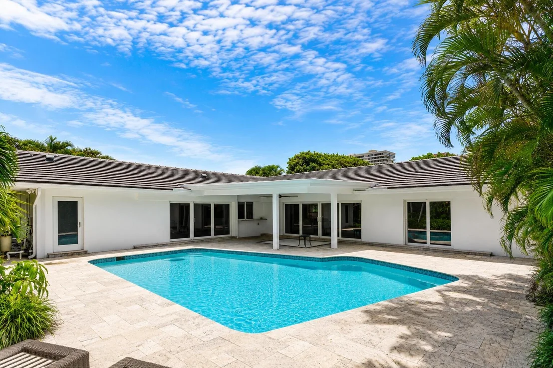 Photo of 2401 Banyan Road