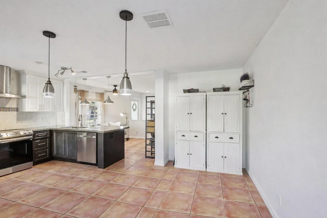 Photo of 972 Azure Lane
