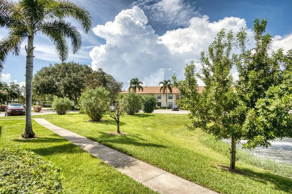 Photo of Unit B at 1402 Pinecrest Circle