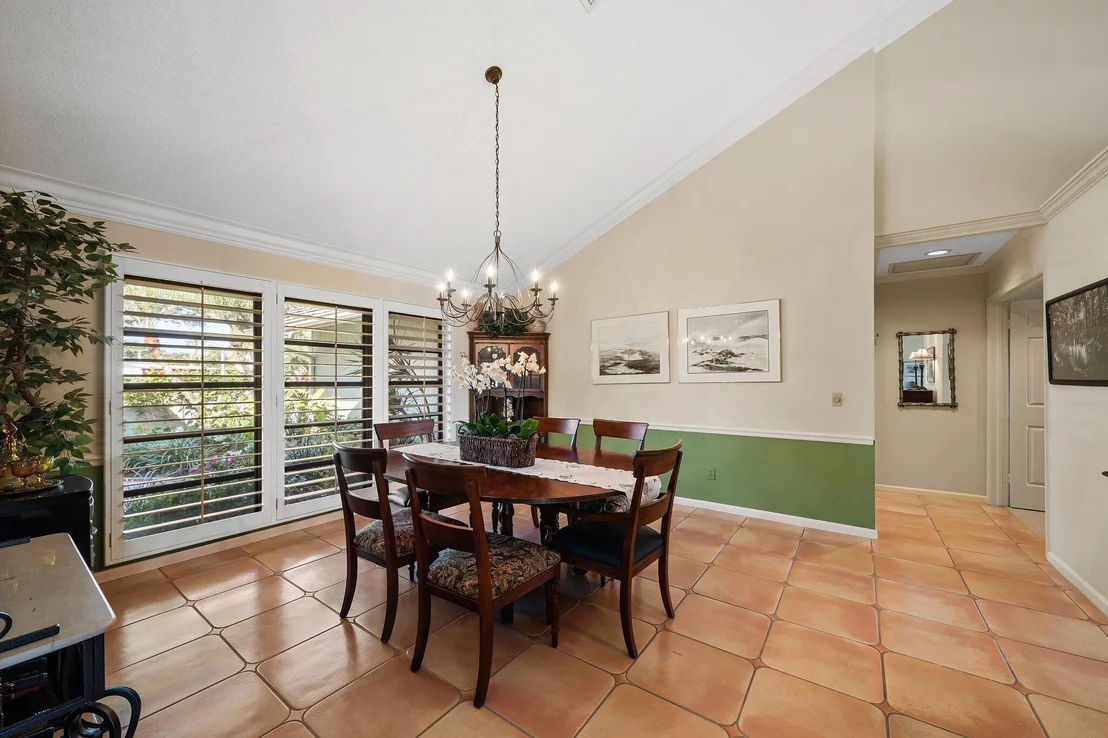 Photo of 41 SE Saddleback Road