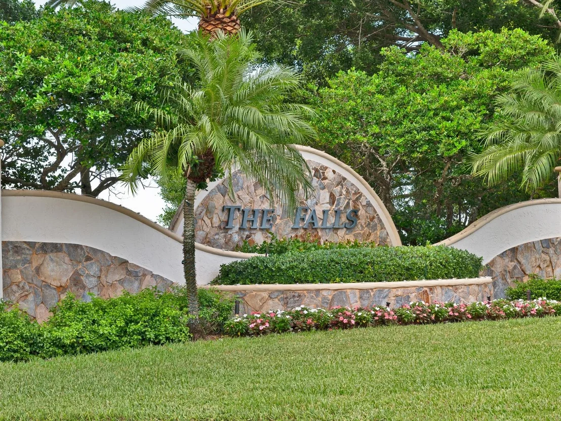 Photo of 820 Savannah Falls Drive