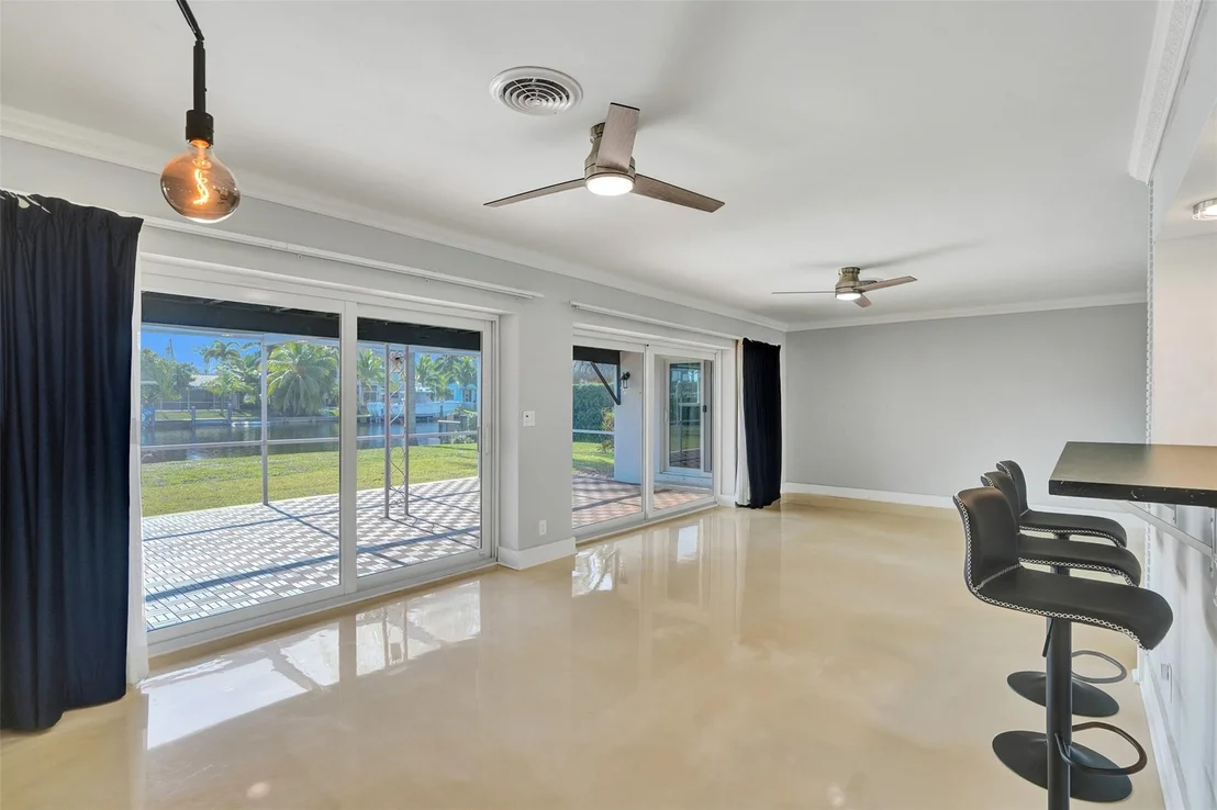 Photo of 850 SE 7th Avenue