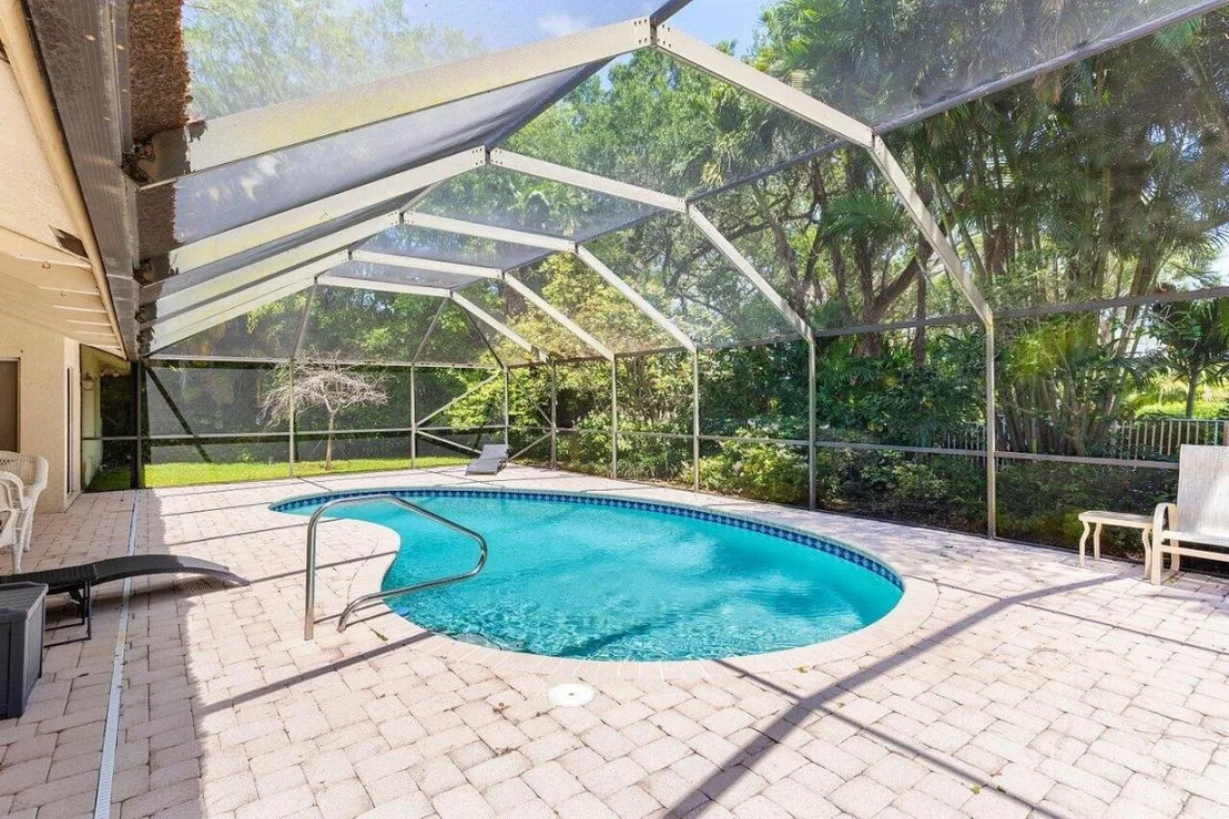 Photo of 4590 Live Oak Boulevard