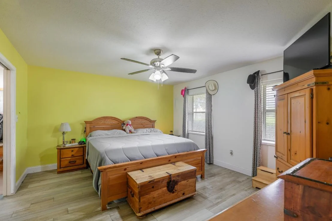 Photo of 588 NE 28th Avenue