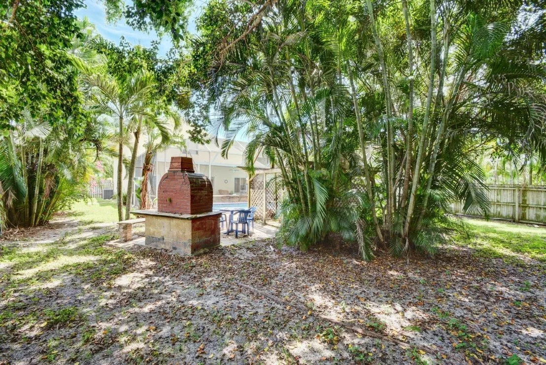 Photo of 2414 SE Springtree Place