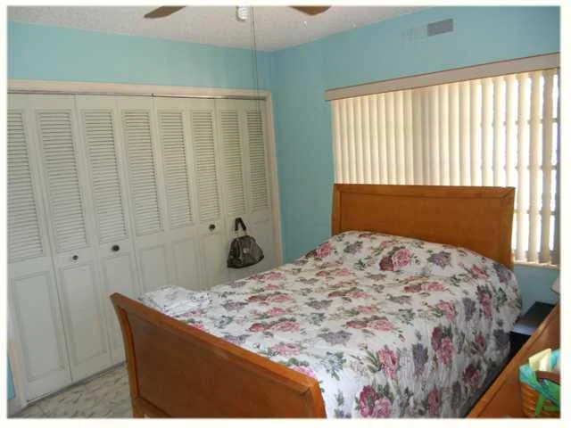 Photo of 940 E 12 Place