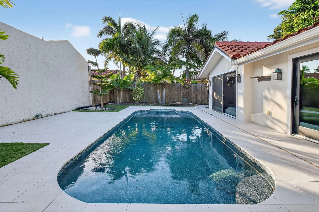 Photo of 105 W Tarpon Lane