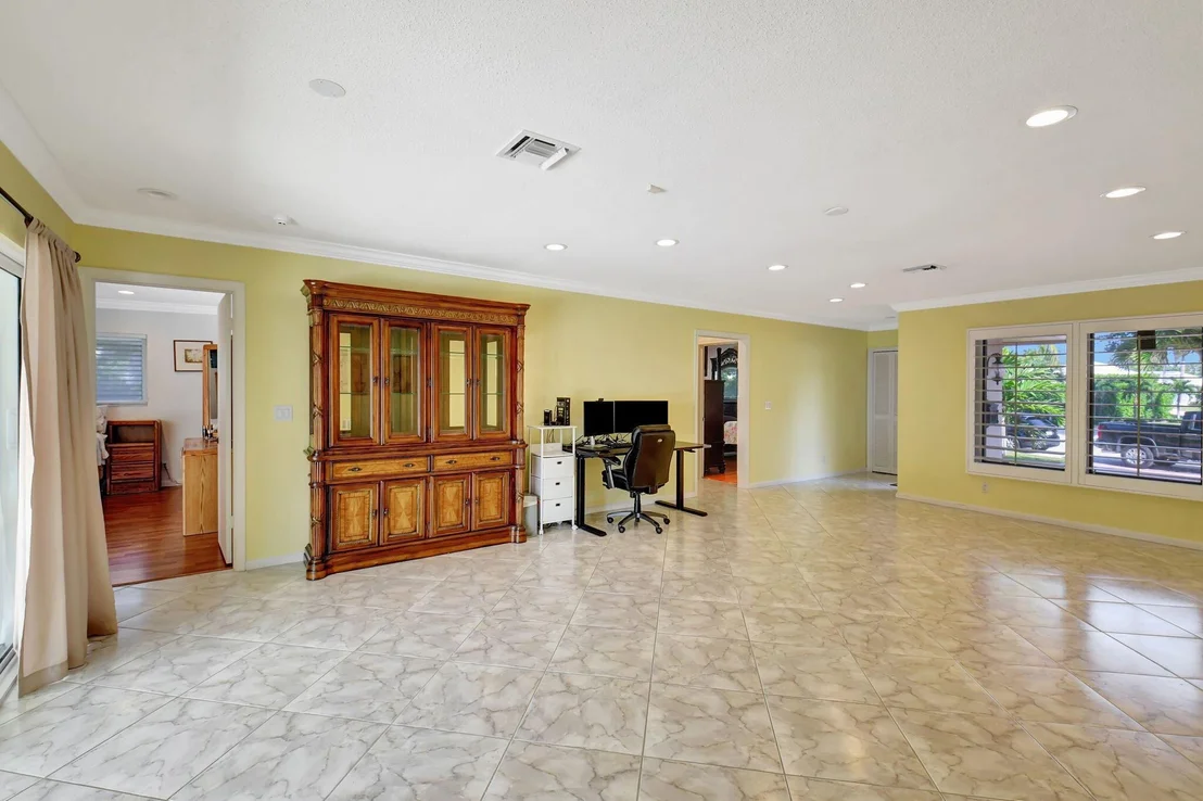 Photo of 850 Holly Lane