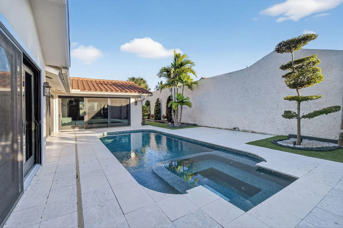 Photo of 105 W Tarpon Lane