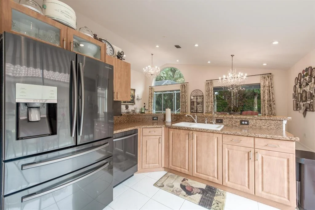 Photo of 7542 Charing Cross Lane