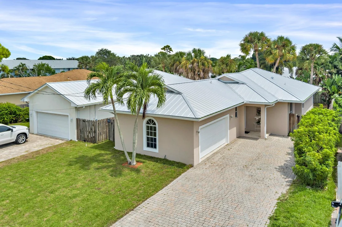Photo of 17684 Cinquez Park Road W