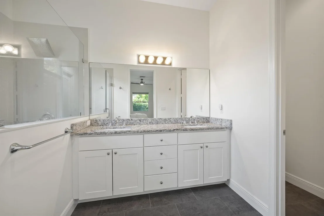 Photo of 6943 Mitchell Street
