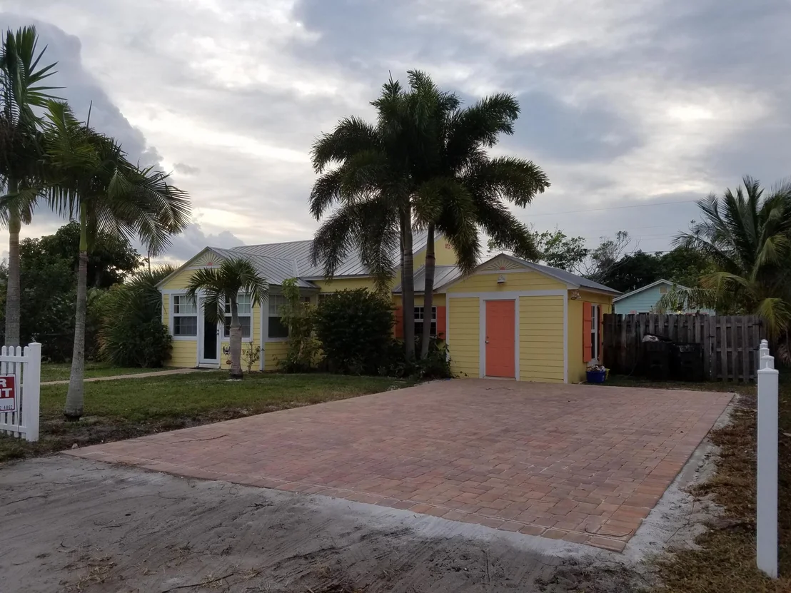 Photo of 726 SE 3rd Avenue