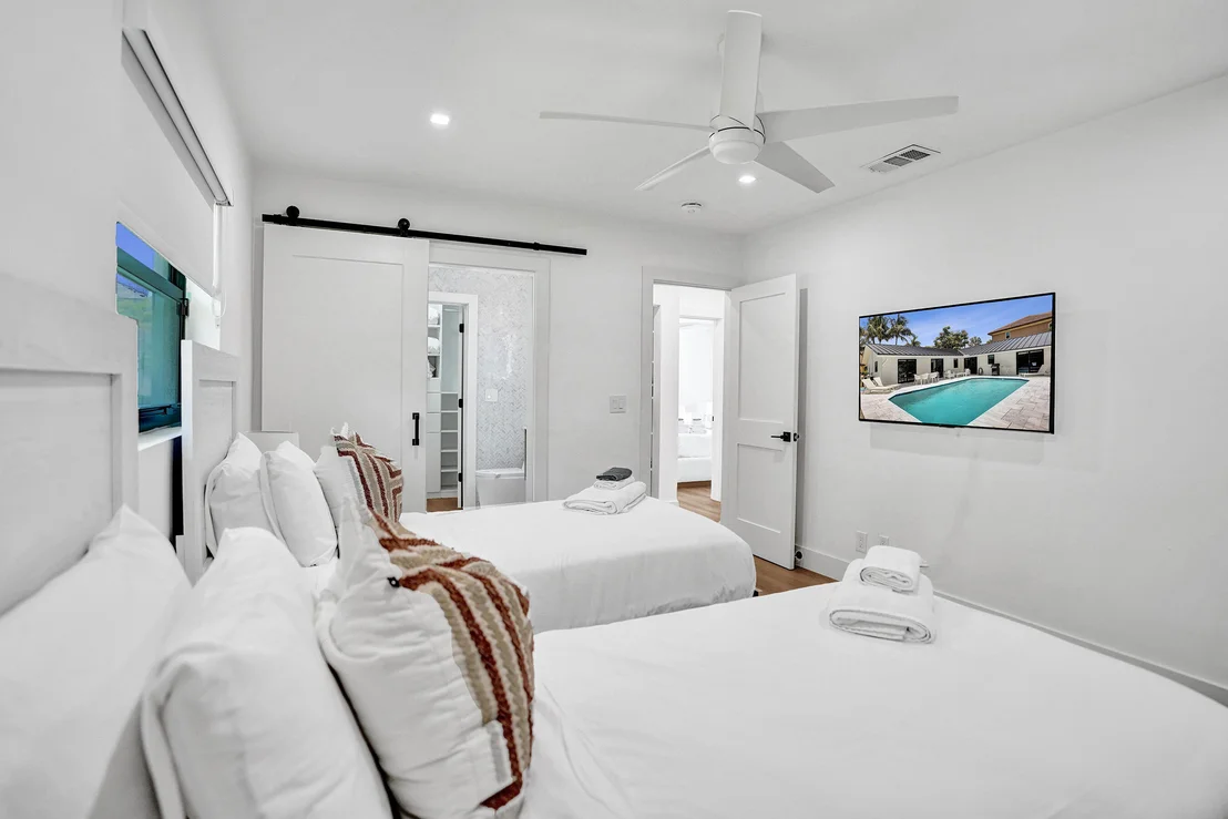 Photo of 933 Banyan Drive