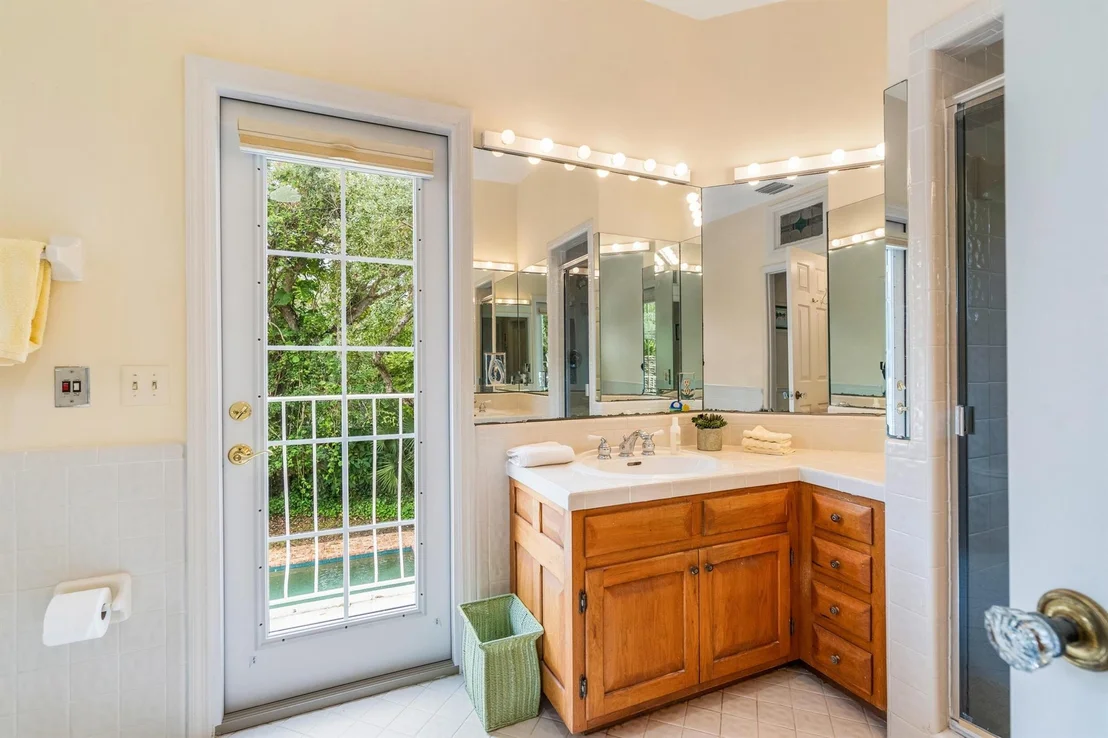 Photo of 1086 Winding River Road