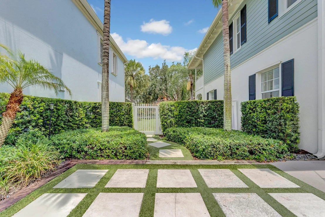 Photo of 2632 E Community Drive