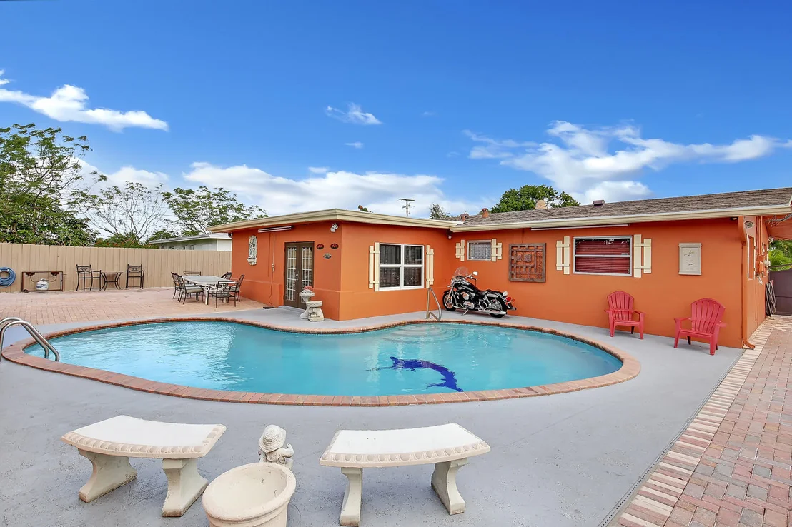 Photo of 2537 Cedarcrest Road