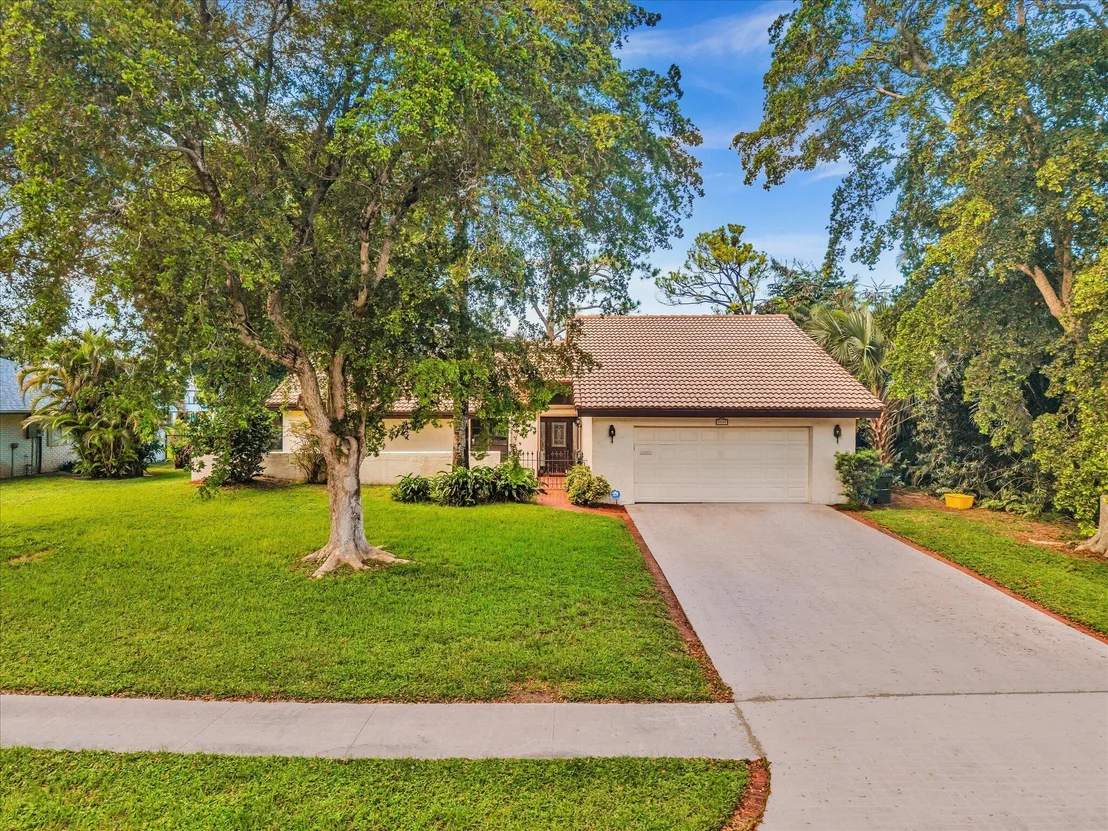 Photo of 3537 Lakeview Drive